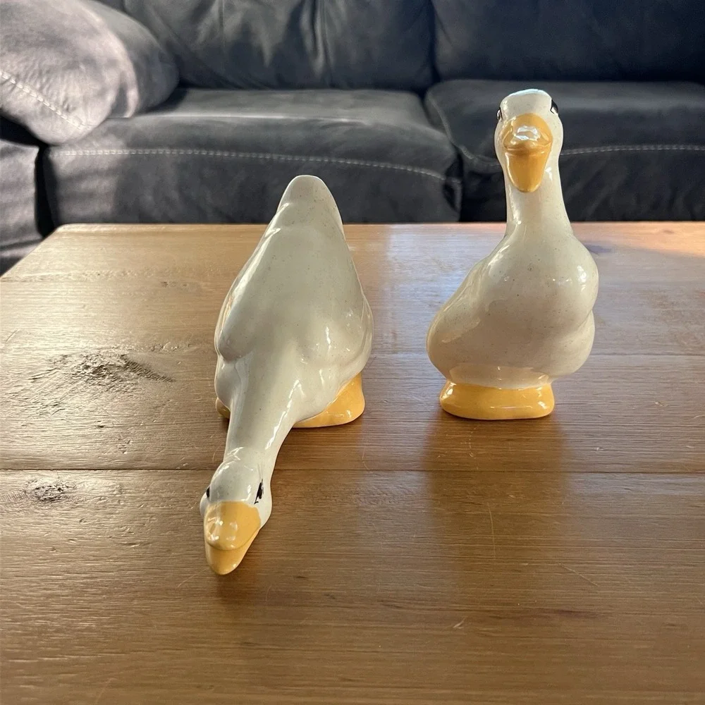 Ceramic Duck Figurine Set White Yellow Beaks Speckled Glaze Vintage Decor
